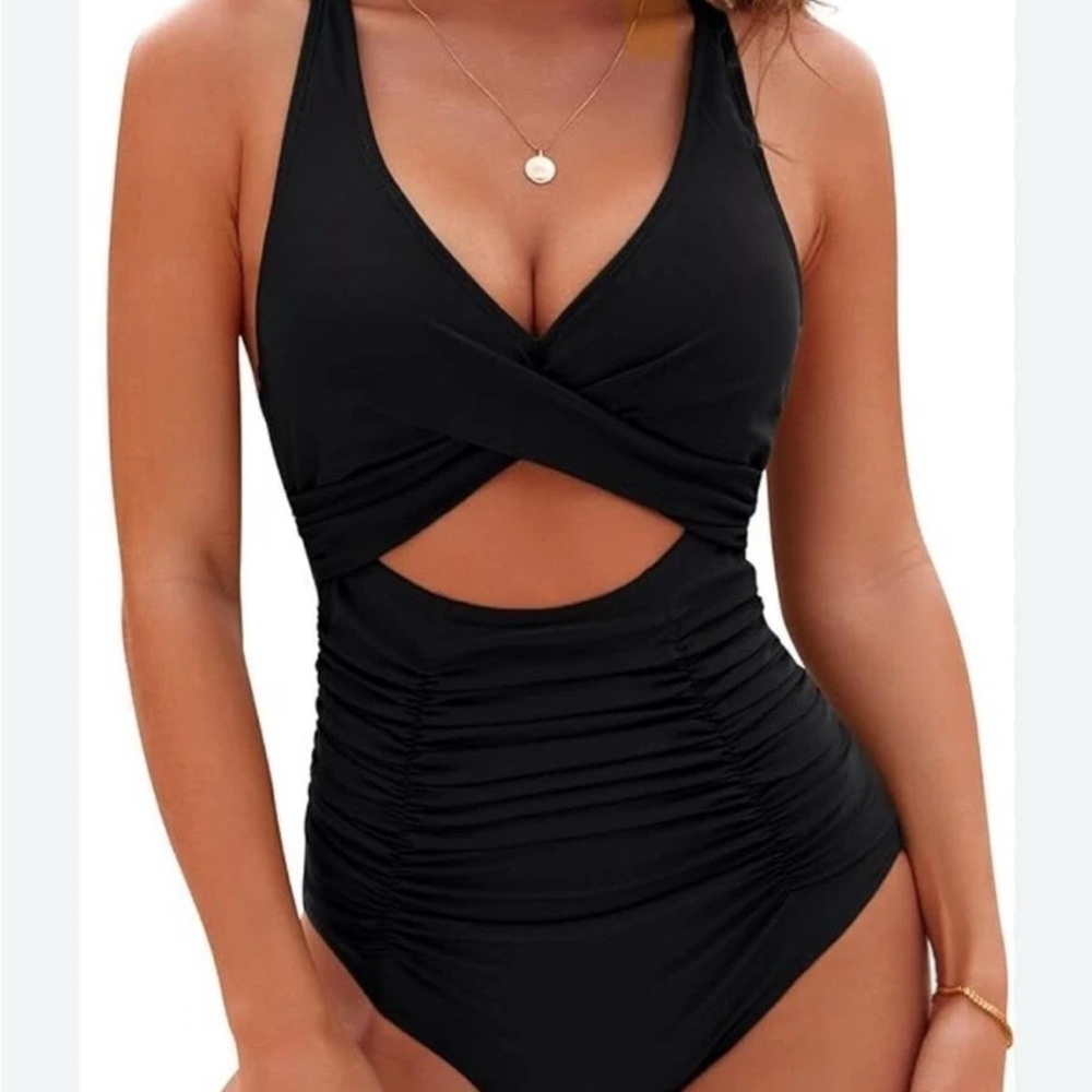 BLOOMING JELLY Black Cut-Out One Piece Swimsuit Padded Women's Large NWT